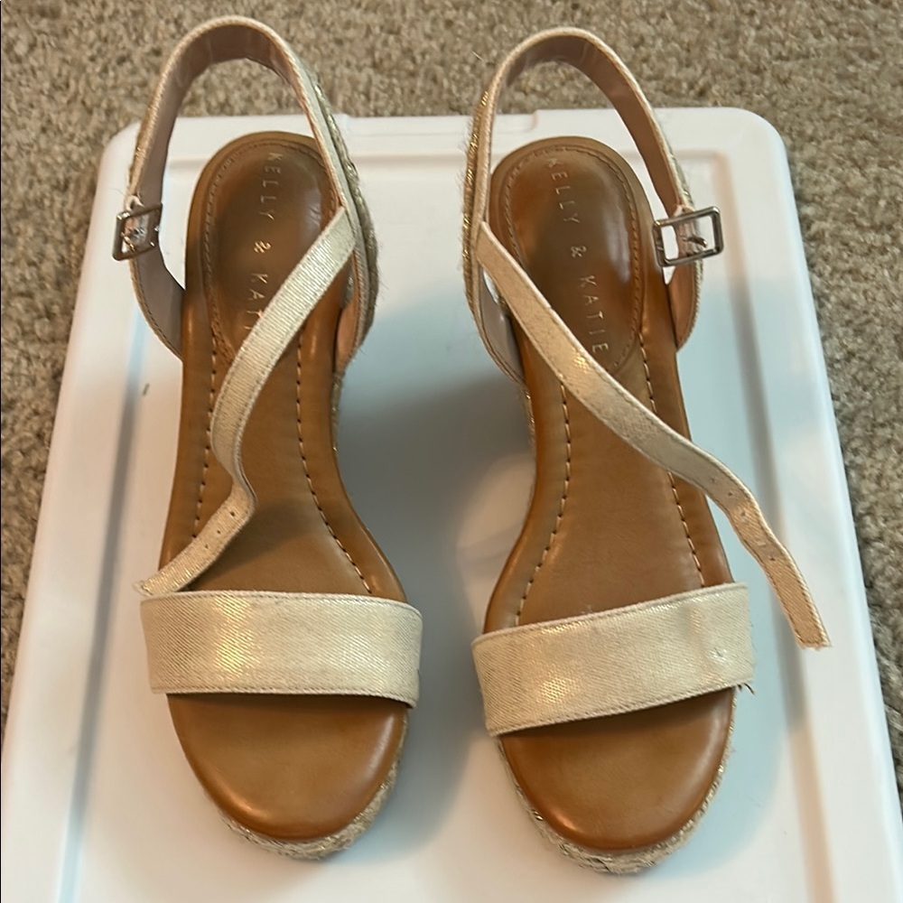 Kelly & Katie Women's Cream Sandals